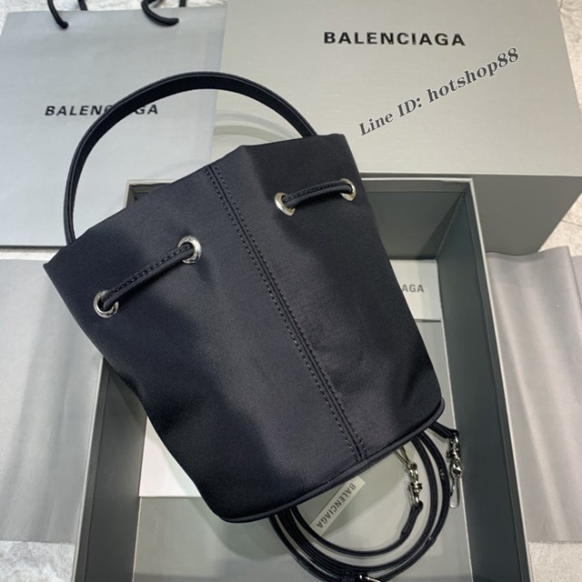 Balenciaga專櫃爆款Balen超輕水桶包 巴黎世家黑色帆布手提包 fyj1504